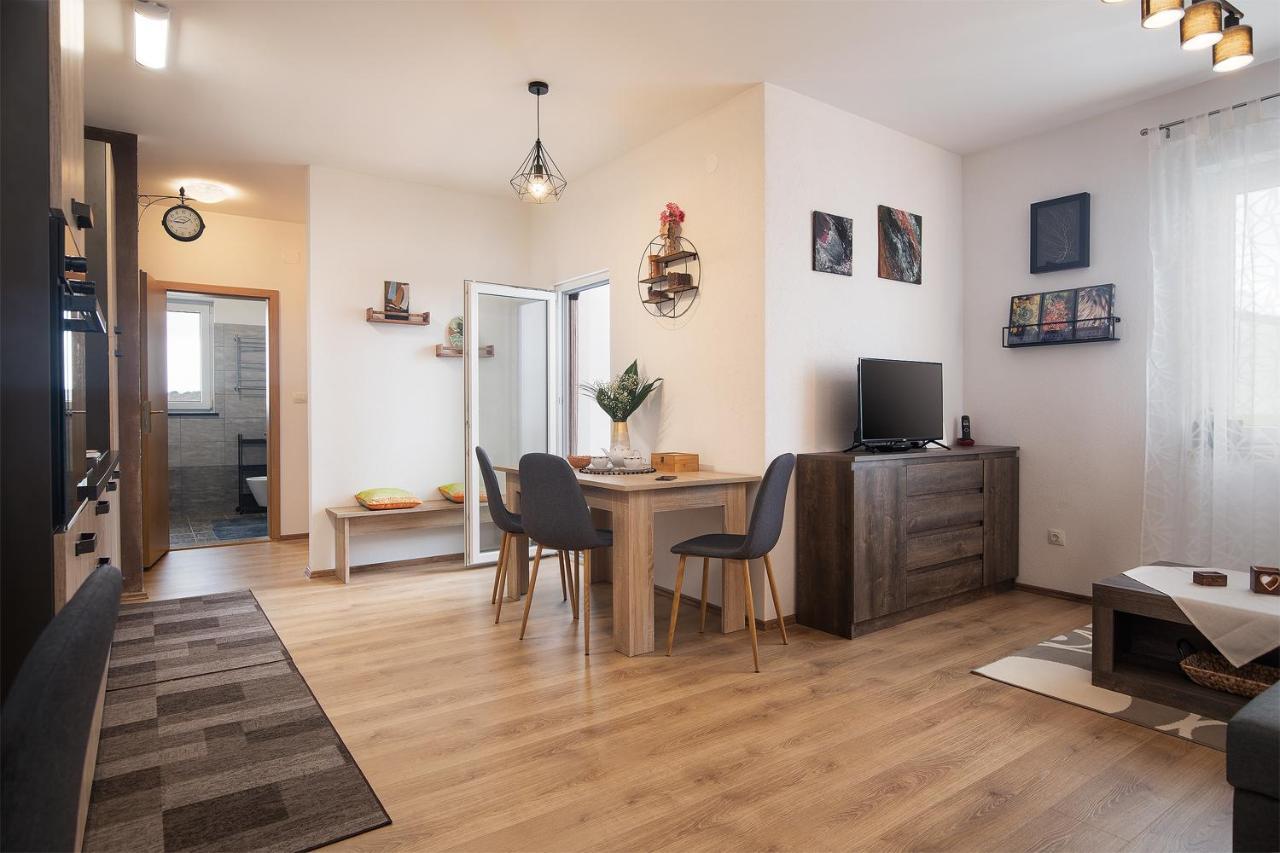 Apartment Little Gallery **** Ровинь Экстерьер фото