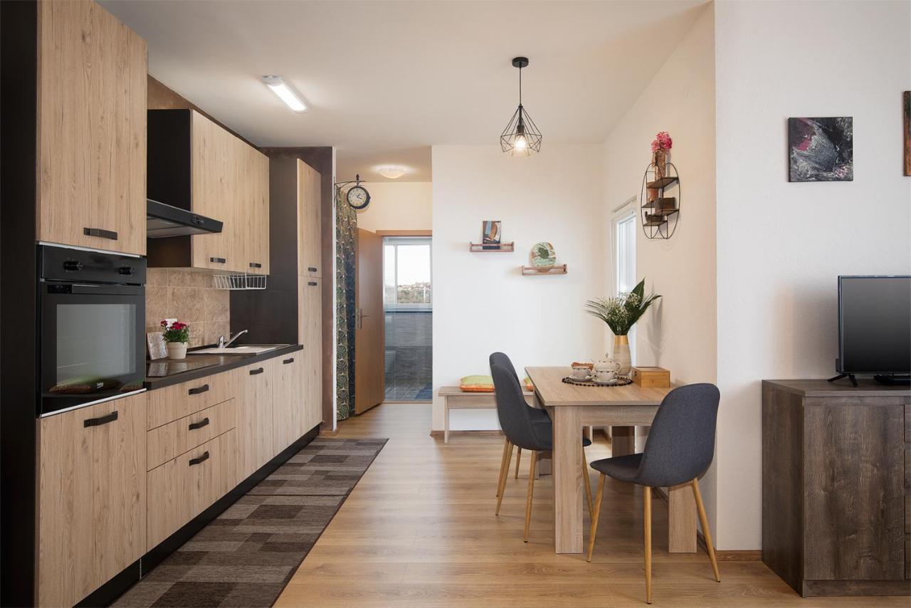 Apartment Little Gallery **** Ровинь Экстерьер фото