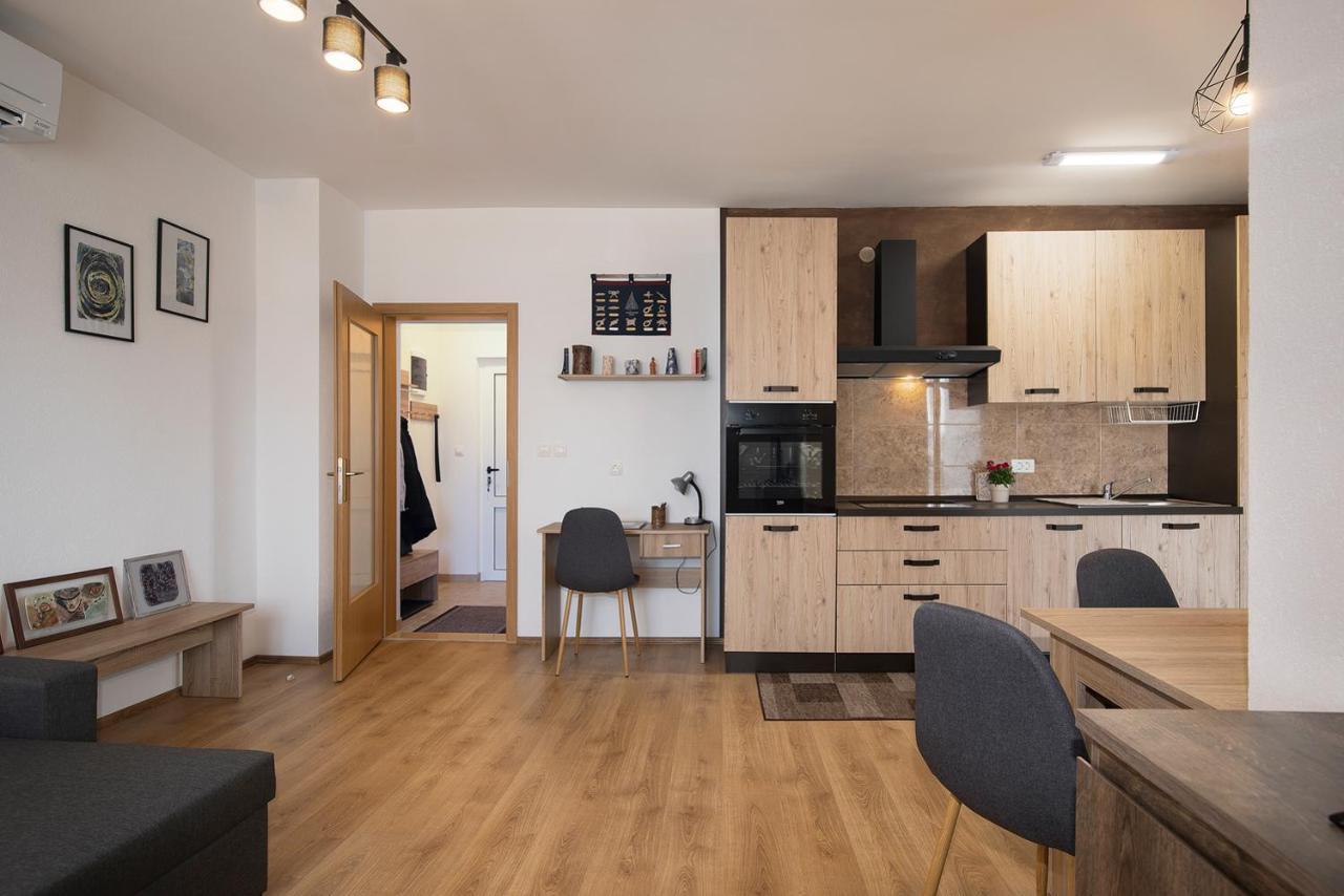 Apartment Little Gallery **** Ровинь Экстерьер фото