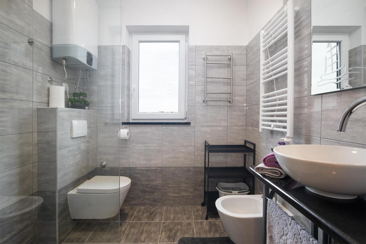 Apartment Little Gallery **** Ровинь Экстерьер фото