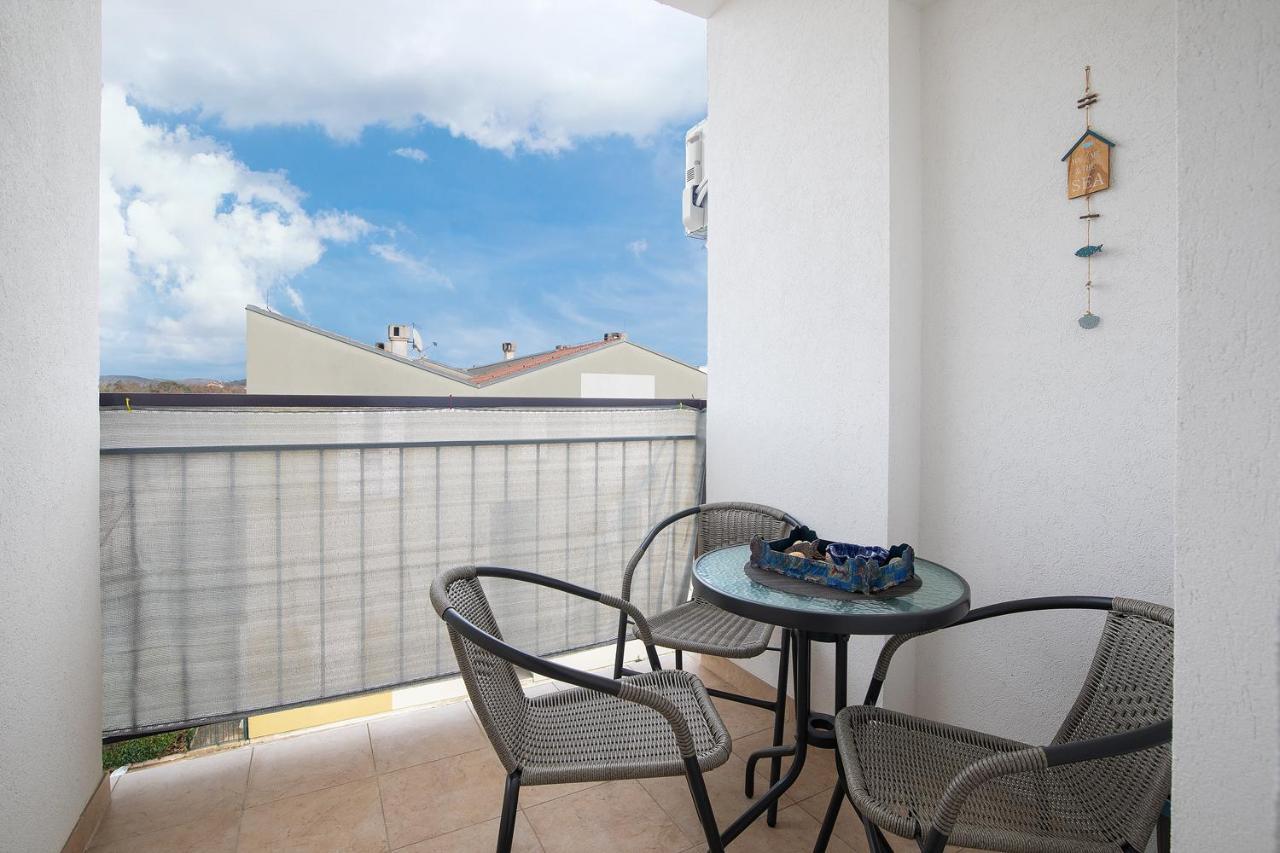 Apartment Little Gallery **** Ровинь Экстерьер фото