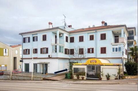 Apartment Little Gallery **** Ровинь Экстерьер фото